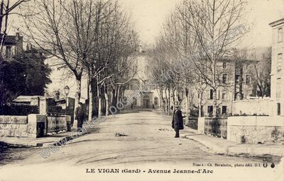 Carte postale ancienne Avenue Jeanne-d'Arc — Le Vigan (Gard)