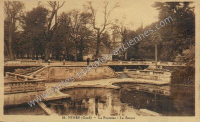 Carte postale ancienne La Fontaine - La Source — Nîmes (Gard)