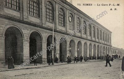 Carte postale ancienne La Gare P.-L.-M — Nîmes (Gard)