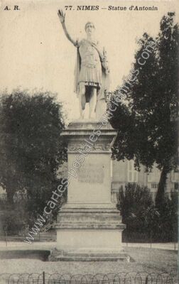 Carte postale ancienne Statue d'Antonin — Nîmes (Gard)