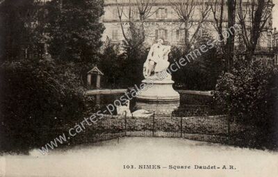 Carte postale ancienne Square Daudet — Nîmes (Gard)