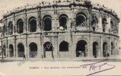 Carte postale ancienne Les Arènes, vue extérieure — Nîmes (Gard)