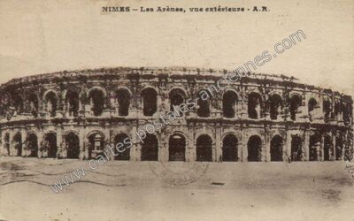 Carte postale ancienne Les Arènes, vue extérieure — Nîmes (Gard)