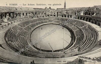 Carte postale ancienne Les Arènes. Intérieur, vue générale — Nîmes (Gard)