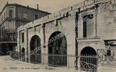 Carte postale ancienne La Porte d'Auguste — Nîmes (Gard)