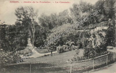 Carte postale ancienne Jardin de la Fontaine - La Cascade — Nîmes (Gard)