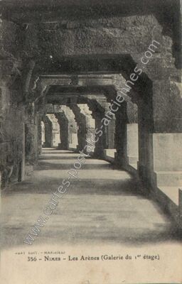 Carte postale ancienne Les Arènes (Galerie du 1er étage) — Nîmes (Gard)