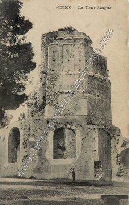 Carte postale ancienne La Tour Magne — Nîmes (Gard)