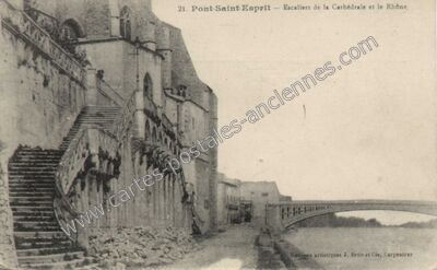 Carte postale ancienne Escaliers de la Cathédrale et le Rhône — Pont-Saint-Esprit (Gard)