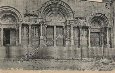 Carte postale ancienne L'Église - Les trois portails — Saint-Gilles (Gard)