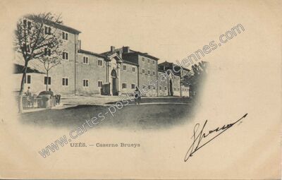 Carte postale ancienne Caserne Brueys — Uzès (Gard)