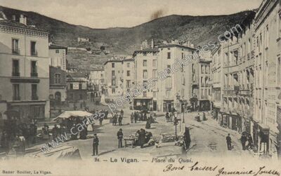 Carte postale ancienne Place du Quai — Le Vigan (Gard)