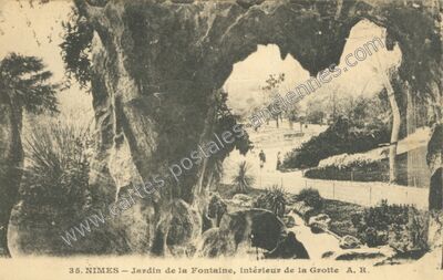 Carte postale ancienne Jardin de la Fontaine, intérieur de la Grotte — Nîmes (Gard)