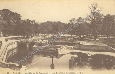 Carte postale ancienne Jardin de la Fontaine. — La Source et les Bains — Nîmes (Gard)