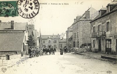 Carte postale ancienne Avenue de la Gare — Aigurande (Indre)
