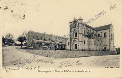 Carte postale ancienne Place de l'Eglise et la Gendarmerie — Buzançais (Indre)