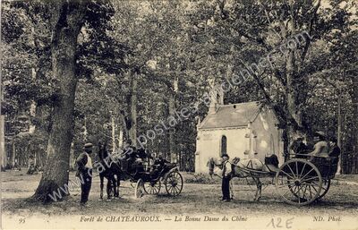 Carte postale ancienne Forêt de Chateauroux. — La Bonne Dame du Chêne — Châteauroux (Indre)