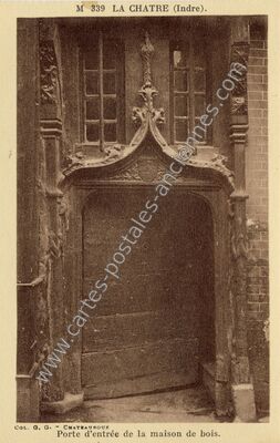 Carte postale ancienne Porte d'entrée de la maison de bois — La Châtre (Indre)