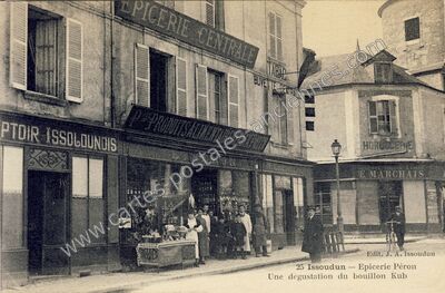 Carte postale ancienne Épicerie Centrale, Produits Alimentaires Spécialités — Issoudun (Indre)