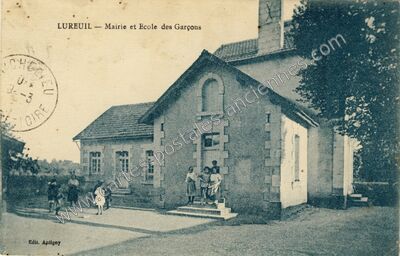 Carte postale ancienne Mairie et Ecole des Garçons — Lureuil (Indre)