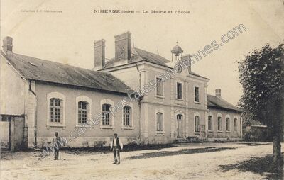 Carte postale ancienne La Mairie et l'École — Niherne (Indre)