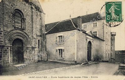 Carte postale ancienne École Supérieure de Jeunes Filles - Entrée — Saint-Gaultier (Indre)