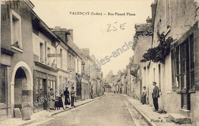 Carte postale ancienne Rue Pinard Pinon — Valençay (Indre)