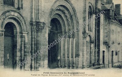 Carte postale ancienne Petit Séminaire, Portail de l'Eglise Abbatiale et Hôtellerie — Fontgombault (Indre)