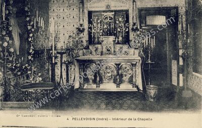 Carte postale ancienne Intérieur de la Chapelle — Pellevoisin (Indre)
