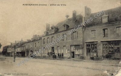 Carte postale ancienne Hôtel de Ville — Aigurande (Indre)