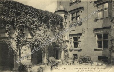 Carte postale ancienne L'Hôtel du Vieux Raisin (XVI° siècle). La Cour intérieure — Toulouse (Haute-Garonne)