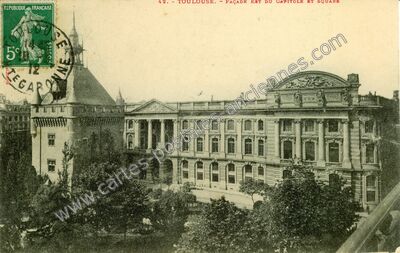 Carte postale ancienne Façade Est du Capitole et Square — Toulouse (Haute-Garonne)