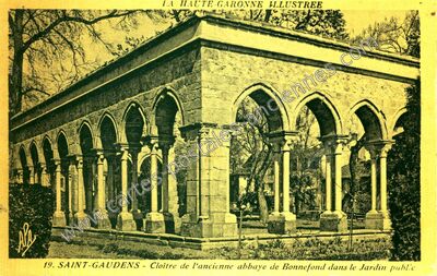 Carte postale ancienne Cloître de l'ancienne abbaye de Bonnefond dans le Jardin public — Saint-Gaudens (Haute-Garonne)