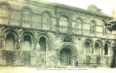Carte postale ancienne La Gendarmerie; Cloître des XII° et XIII° siècle provenant de l'Abbaye de Bonnefont — Saint-Martory (Haute-Garonne)