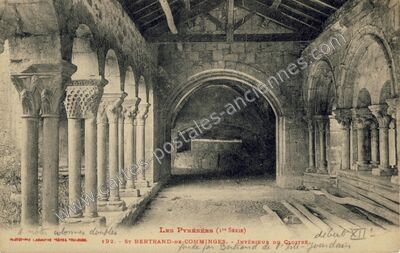 Carte postale ancienne Intérieur du cloître — Saint-Bertrand-de-Comminges (Haute-Garonne)