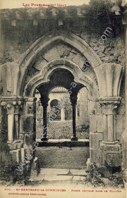 Carte postale ancienne Porte ogivale dans le cloître — Saint-Bertrand-de-Comminges (Haute-Garonne)