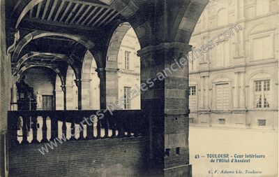 Carte postale ancienne Cour intérieure de l'Hôtel d'Assézat — Toulouse (Haute-Garonne)