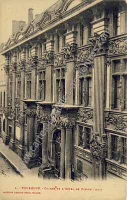 Carte postale ancienne Façade de l'Hôtel de Pierre (1625) — Toulouse (Haute-Garonne)
