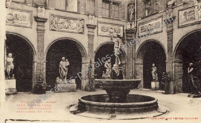 Carte postale ancienne Musée Petit Cloître (1660) Cour Renaissance restaurée en 1735 — Toulouse (Haute-Garonne)