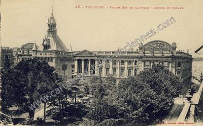Carte postale ancienne Façade Est du Capitole - Donjon et Square — Toulouse (Haute-Garonne)