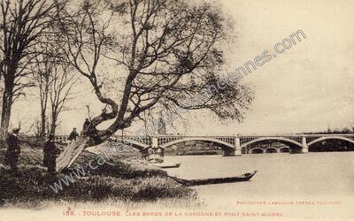 Carte postale ancienne Les bords de la Garonne et Pont Saint-Michel — Toulouse (Haute-Garonne)