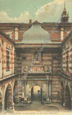 Carte postale ancienne Le Capitole. — La Cour Henri IV — Toulouse (Haute-Garonne)