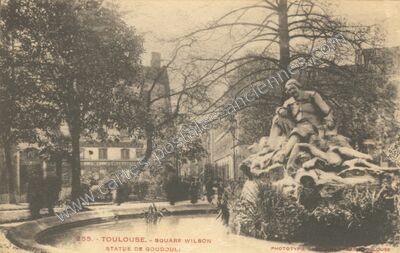 Carte postale ancienne Square Wilson, Statue de Goudouli — Toulouse (Haute-Garonne)