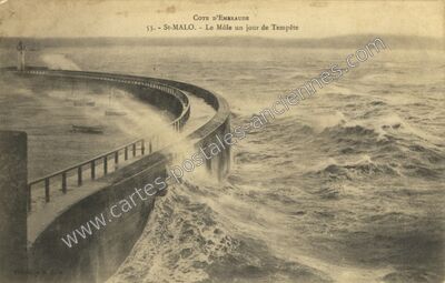 Carte postale ancienne Le Môle un jour de Tempête — Saint-Malo (Ille-et-Vilaine)