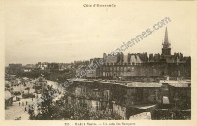Carte postale ancienne Un coin des Remparts — Saint-Malo (Ille-et-Vilaine)