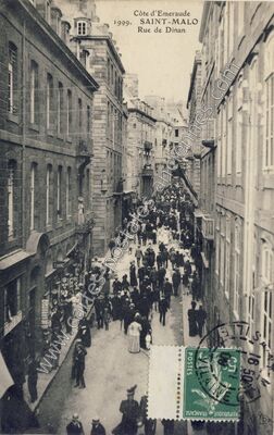 Carte postale ancienne Rue de Dinan — Saint-Malo (Ille-et-Vilaine)