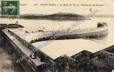 Carte postale ancienne Le Môle des Noires - Promenade des Remparts — Saint-Malo (Ille-et-Vilaine)