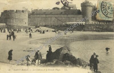 Carte postale ancienne Le Château et la Grande Plage — Saint-Malo (Ille-et-Vilaine)