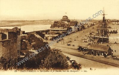 Carte postale ancienne Le Casino et le Bassin, vus des Remparts — Saint-Malo (Ille-et-Vilaine)