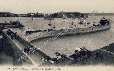 Carte postale ancienne Le Môle et les Remparts — Saint-Malo (Ille-et-Vilaine)